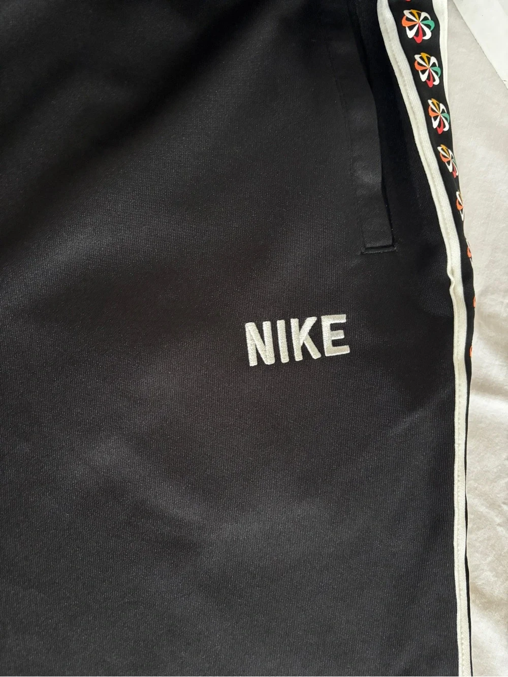 Nike Evolution Of The Swoosh Tribute Jogger Pants CQ7193-010 NWT!